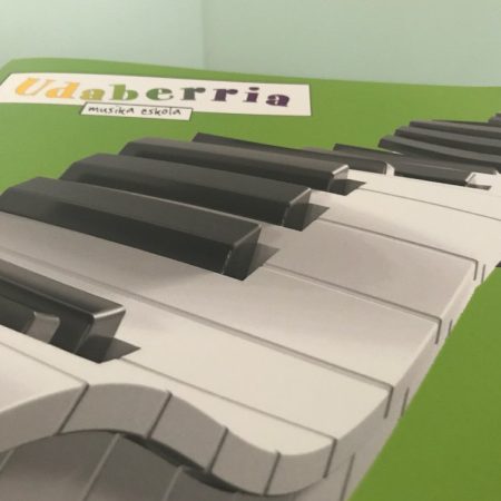 Diseño carpeta para los alumnos de Udaberria Musika