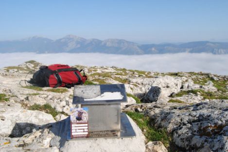 tarjetas-para-montaneros-material-grafico-alunarte-diseno-grafico-vitoria-gasteiz