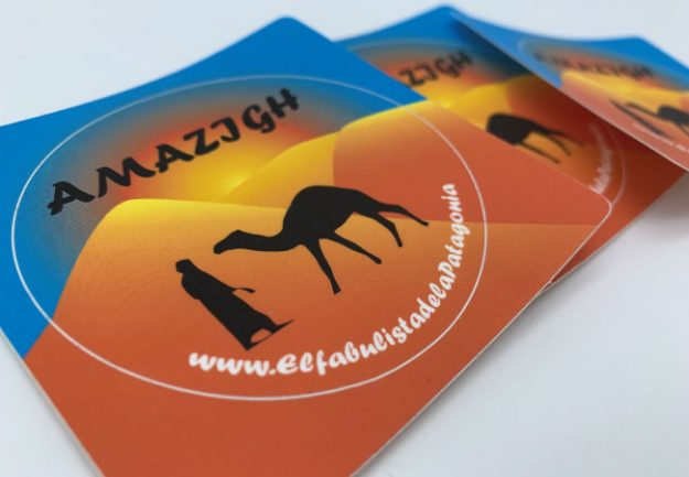 Diseño de pegatinas para lanzamiento de libro